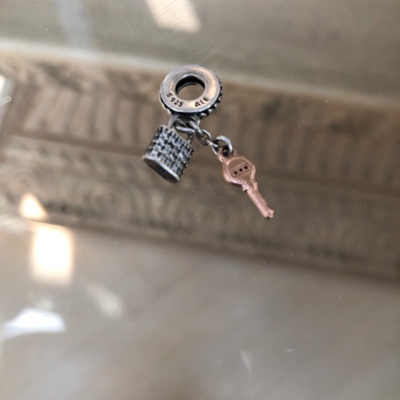 Pandora pad lock and key - Picture 3 of 5